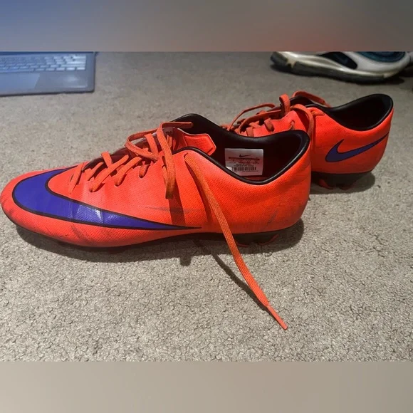 Size 8 Mercurial Nike Cleats - Picture 5 of 8